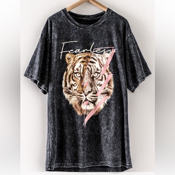 NEW IN TRENDY OVERSIZED MINERAL WASHED FEARLESS TIGER GRAPHIC TEE - Picture 6 of 7
